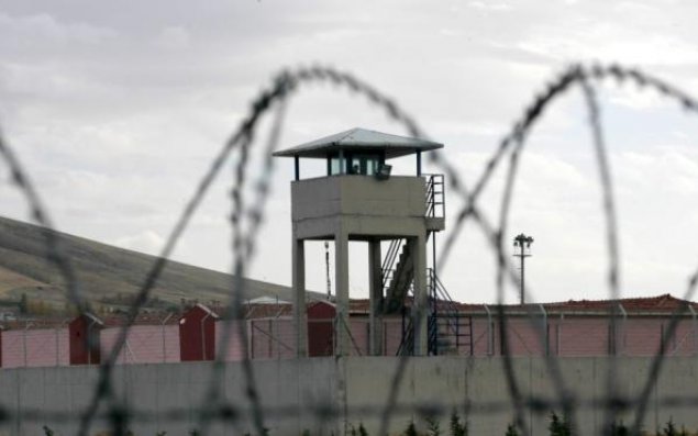 Axtarışa verilən 5 nəfər ölkəmizə ekstradisiya edildi