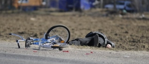 Salyanda avtomobil velosipedçini vuraraq öldürüb