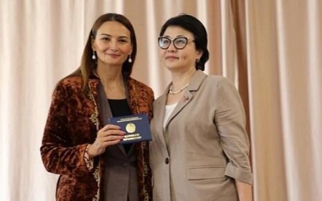 Paşayeva Qazaxıstanda fəxri professor seçildi