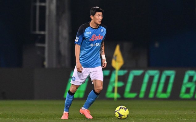 “Bavariya” “Napoli”nin müdafiəçisi ilə anlaşıb