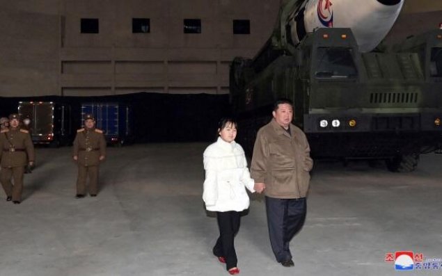 Kim Çen İn qızını varis seçdi