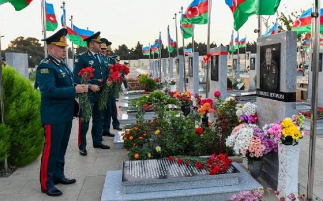 DSX-nin rəhbər heyəti Şəhidlər Xiyabanını ziyarət etdi