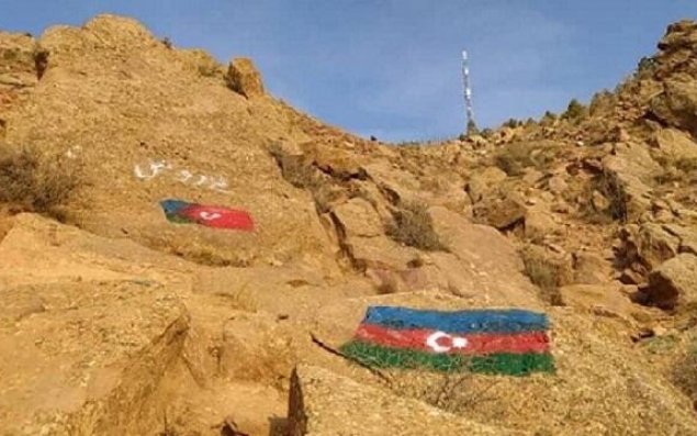 Eynalı dağında Azərbaycan bayrağı silindi