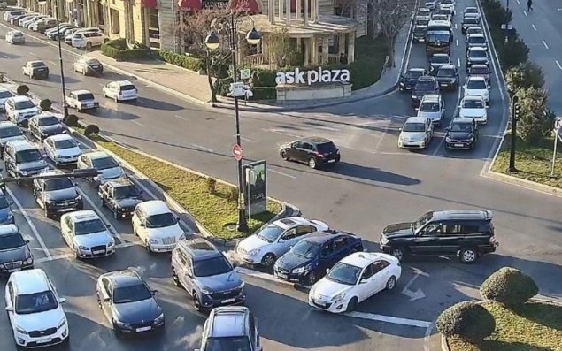 Bakıda tıxac yaranan yolların adları açıqlanıb