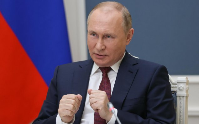Qərb 90-cı illərdə Rusiyaya belə zərbə vururdu - Putin