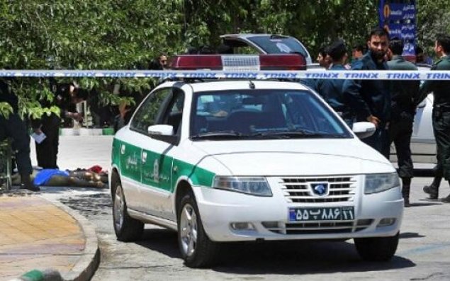 Mollanın uşağa süd verən ananı çəkməsi İranı qarışdırır