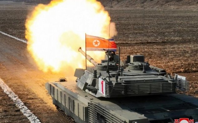 Şimali Koreya yeni tankını nümayiş etdirib