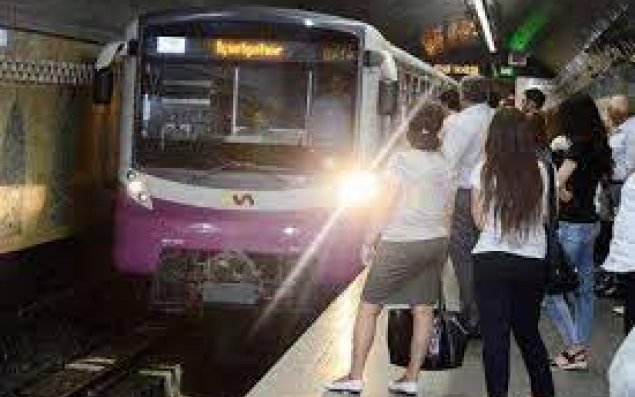 Bakı metrosu bu gün səhər saatlarında yaranmış gecikmələrə aydınlıq gətirib