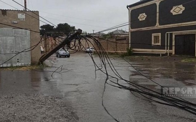 Sumqayıtda işıq dirəyi aşdı: bu qəsəbə işıqsız qaldı