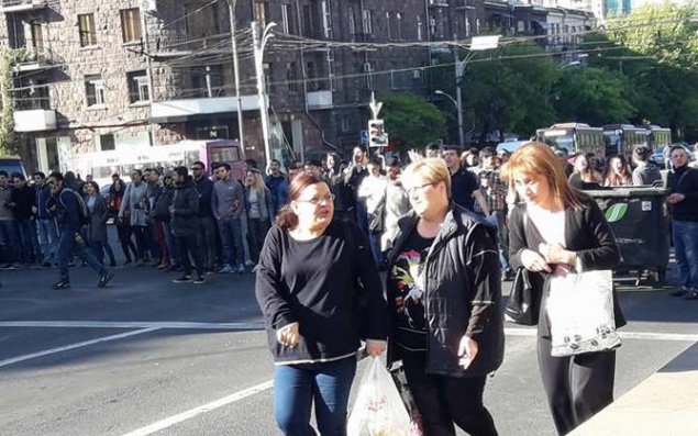 Bütün Ermənistanda itaətsizlik aksiyaları başlayır