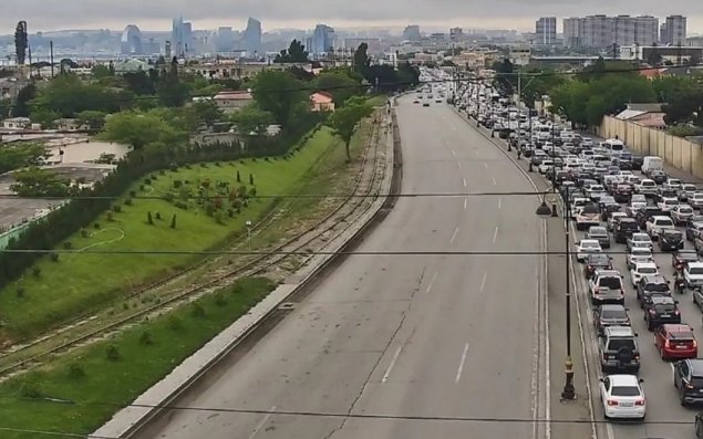 Bakının bir sıra yollarında tıxac yaranıb