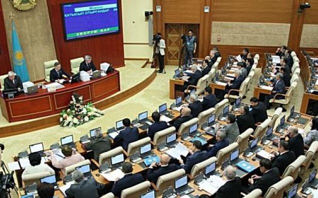 Qazaxıstan dövlət dilində yayımları artırır