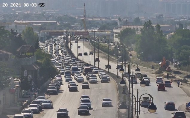 Bakının bəzi yollarında tıxac yaranıb - SİYAHI