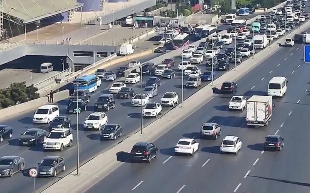 Bakıda tıxac olan yolların adları açıqlanıb