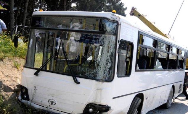 Bakıda sərnişin avtobusu qəza törətdi: ölən var