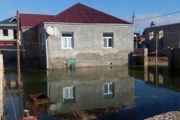 Masazırda küçələri su basdı: Sakinlər təxliyə edilir