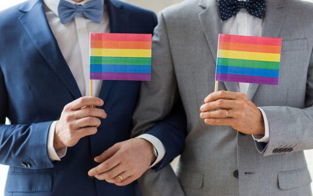 Suriya LGBT, içki və qadın geyimini müzakirə edəcək