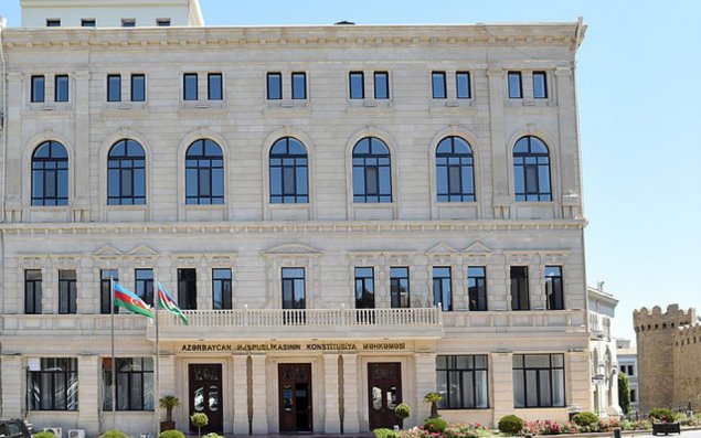 Konstitusiya Məhkəməsi hakimlərinin vəzifədə olmasının yaş həddi artırılır