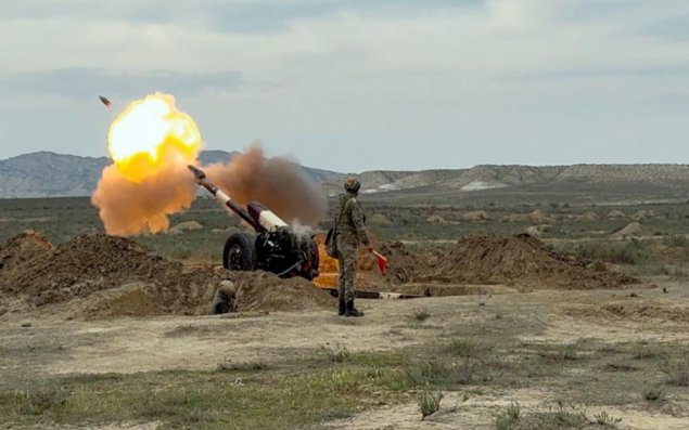 Azərbaycan Ordusunun artilleriya bölmələri döyüş atışları keçirib