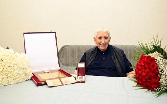 Arif Babayevə Heydər Əliyev Mükafatı təqdim olundu