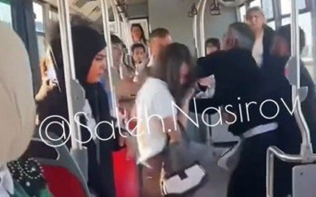“BakuBus”da ata qızını döydü - VİDEO