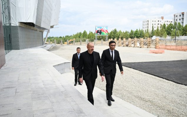 Prezident İlham Əliyev Yevlax Olimpiya İdman Kompleksində görülmüş işlərlə tanış olub 