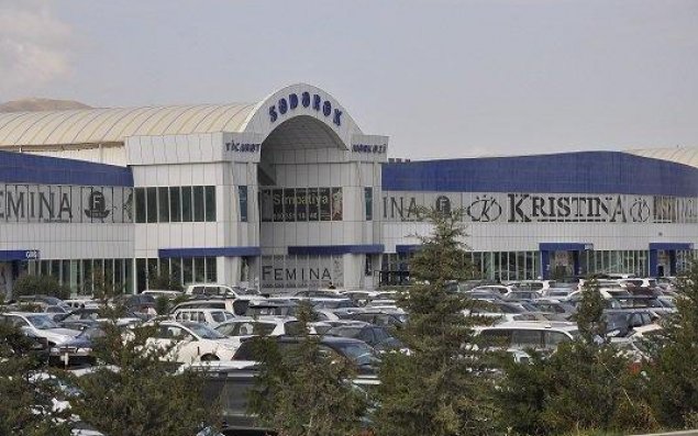 “Sədərək” ticarət mərkəzindəki yanğın davam edir