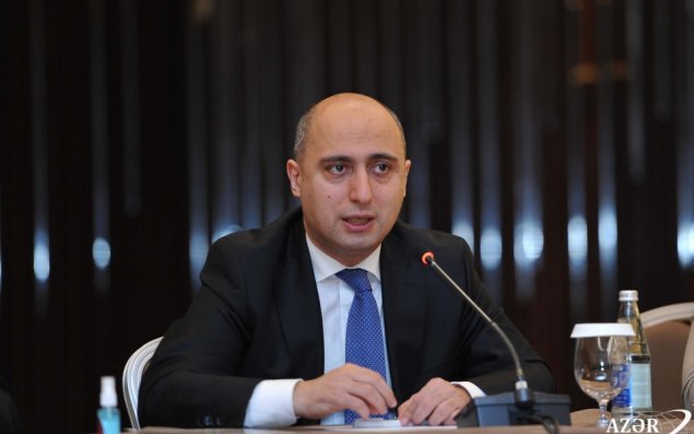 Emin Əmrullayevdən ingilis dili dərslikləri ilə bağlı TƏKLİF