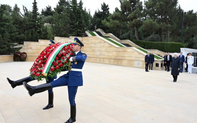 İtaliya Prezidenti Şəhidlər xiyabanını ziyarət edib
