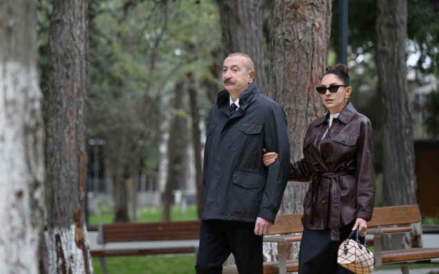 Prezident və birinci xanım Nərimanovda yeni parkın açılışında iştirak ediblər