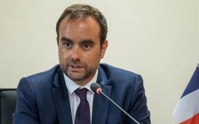 Fransa baş naziri istefa verdi