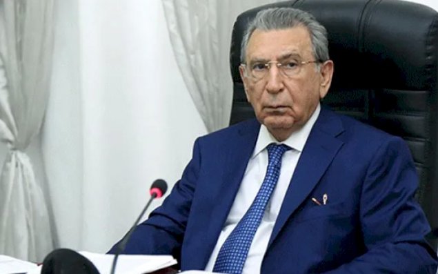 Ramiz Mehdiyev villasında ayrıca iclas salonu yaradıb, tribuna qurubmuş