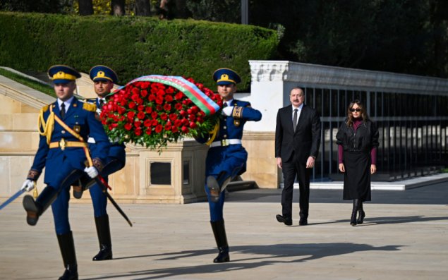 Prezident İlham Əliyev və Mehriban Əliyeva Şəhidlər xiyabanını ziyarət ediblər - FOTO