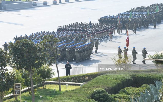 Türkiyə və Pakistan hərbçiləri Bakıda Hərbi paradda keçid edib - FOTO