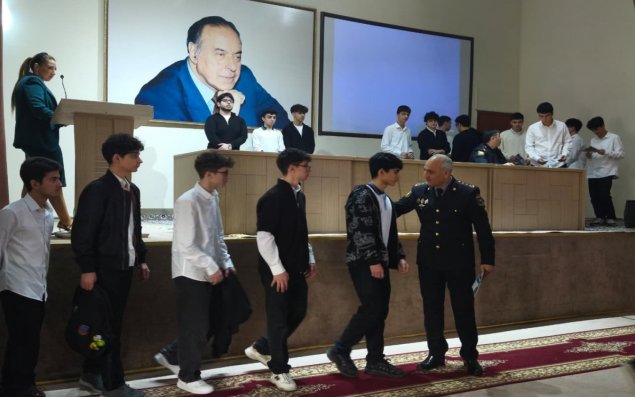 Polis Akademiyasında şagirdlərlə görüş keçirilib