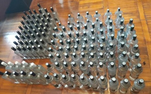 Mağazada 203 saxta araq aşkarlandı