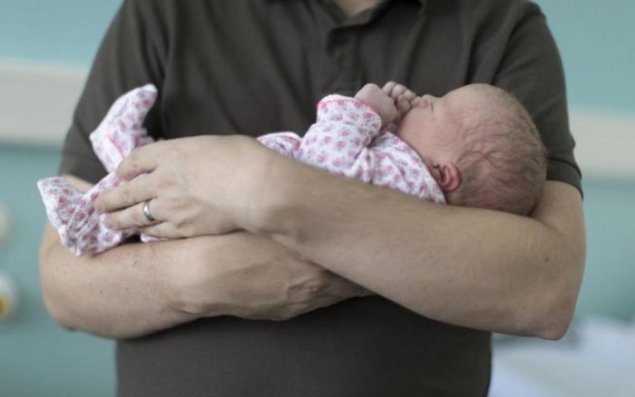 Yeni ata olanlara ödənişli məzuniyyət veriləcək