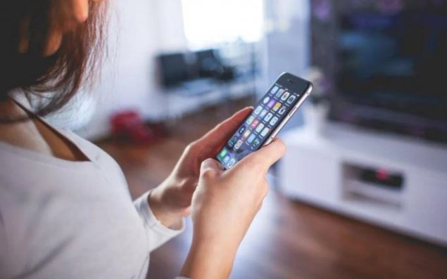 Ölkəyə 1-dən artıq telefon gətirənlər 100 manat ödəyəcək