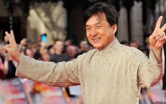 Ceki Çan Xəzər dənizinin sahilində film çəkəcək