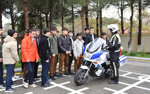 Sumqayıtda məktəblilər üçün polisin xidməti ilə bağlı tədbirlər keçirilib