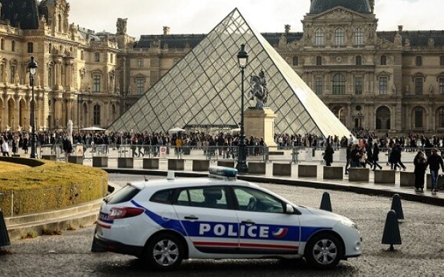 Luvr muzeyi qismən açılır