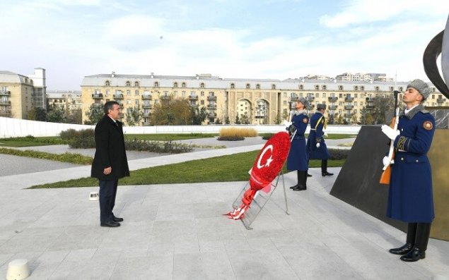 Cövdət Yılmaz Zəfər parkını ziyarət etdi