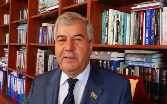 İstiqlalçı deputat, xalq şairi Sabir Rüstəmxanlı Aydın Canın kitabından yazdı...