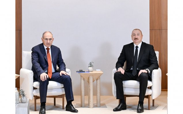 Azərbaycan Prezidentinin Əbu-Dabidə Ermənistan Baş naziri ilə geniş tərkibdə görüşü keçirilir - VİDEO - FOTO