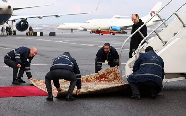 Vens İrəvanda ilk addımı Azərbaycan xalçasına atdı