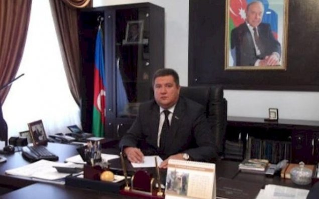 İcra başçısı 14 nəfəri işdən çıxardı