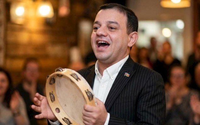 Ata Abdullayev müğənniliyə başlayır - Muğam dərslərinə yazıldı