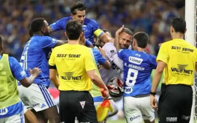 Futbolda dava - 23 qırmızı kart verildi