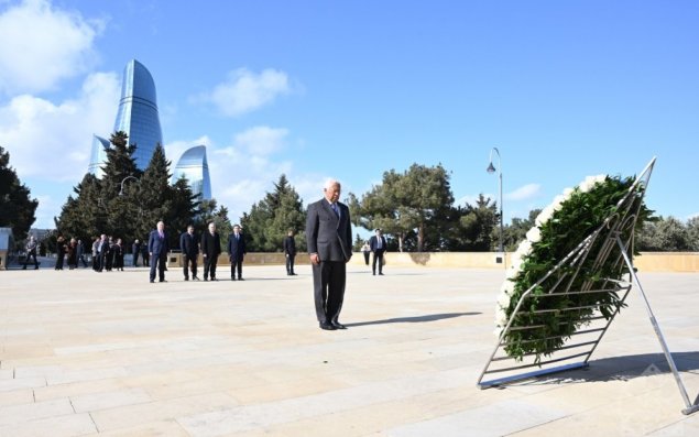 Antonio Koşta Şəhidlər xiyabanını ziyarət edib