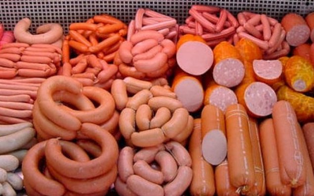 Marketdən aldığınız sosiskaların içindən çıxanlar dəhşətə gətirdi - VİDEO